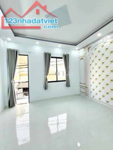 NHỈNH 3 TỶ - GIÁP Q6 - DTSD 54M2 - HẺM 8M - 3