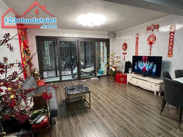 🏠PHỐ ĐÊ LA THÀNH. NHÀ VỊ TRÍ ĐẸP TRUNG TÂM ĐỐNG ĐA - GARA Ô TÔ - HAI THOÁNG TRƯỚC SAU VĨN - 4