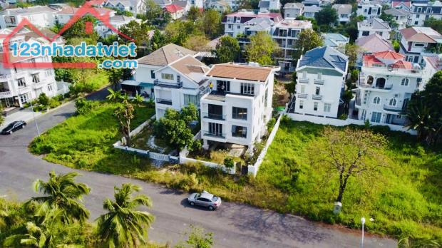 Độc quyền - Bán biệt thự xây thô mặt biển An Viên, Nha Trang. 264m2, 3 tầng 4 ngủ, 26.4 tỷ