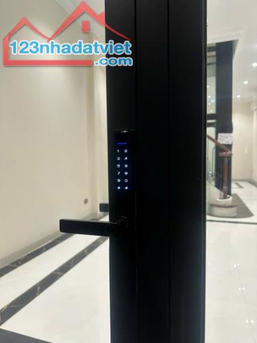 Hiếm 800a, Cầu Giấy, nhà đẹp thang máy, ô tô đỗ cửa, phân lô chỉ 18 tỷ - 1