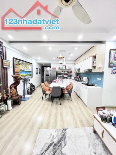 Bán nhà CC Vinaconex toà D, Nghiêm Xuân Yêm, HN, DT 102m2, giá bán 6.3 tỷ 🔥Mô tả: ☀️ Nhà - 1