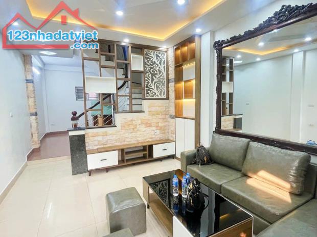 PHỐ THẠCH BÀN, NHÀ CHỦ TỰ XÂY, 42 M², 4 TẦNG, 5 NGỦ, TẶNG NỘI THẤT, Ở NGAY, 2 THOÁNG, TIỆ - 1