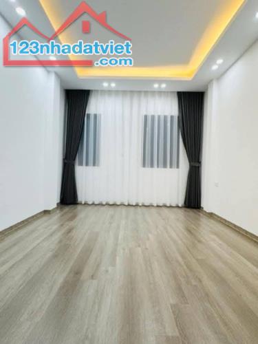 HƠN 5 TỶ - HOÀNG MAI- 1 NHÀ RA PHỐ- 36M²x5 TẦNG Ô TÔ QUA CỬA - 1