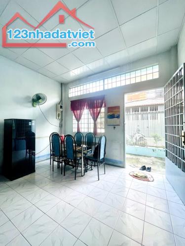 Bán nhà đường 102, 90m2 , Hẻm xe tải, ngang 9m, giá 5.4 . - 1