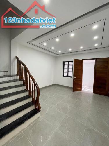 Bán Nhà Ngõ 29 Thượng Thanh, Long Biên, 30m2, 5 Tầng, Ô Tô, Phân Lô, Chỉ 5.x Tỷ - 1