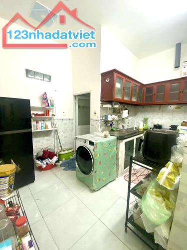 Bán nhà🏘️ C4  hiệp Thành 17 - hẻm xe hơi tới nhà - Quận 12 Đang cho thuê 5triệu.  - 52m2( - 2