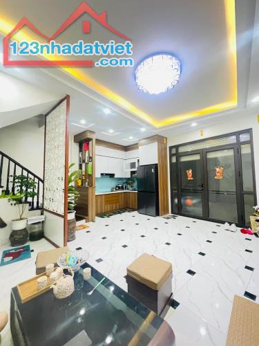 HUỲNH THÚC KHÁNG NHÀ ĐẸP 7.5 TỶ 35M2, FULL NỘI THẤT, TIỆN ÍCH BẠT NGÀN