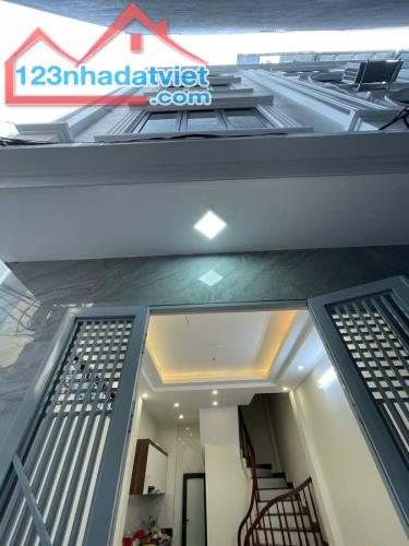 Bán nhanh nhà gần mp Thanh Am Thượng Thanh 30m 4 tầng mt4m giá 4.85 tỷ thương lượng gần ô