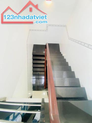 🏠Bán nhà Lê Quốc Hưng, Q.4, 70m², 3 tầng, 4PN, 4WC - 4.3 tỷ 🏠 - 2