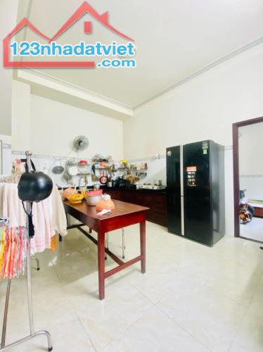 🏠Bán nhà Lê Quốc Hưng, Q.4, 70m², 3 tầng, 4PN, 4WC - 4.3 tỷ 🏠 - 3