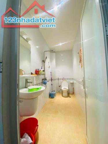 🏠Bán nhà Lê Quốc Hưng, Q.4, 70m², 3 tầng, 4PN, 4WC - 4.3 tỷ 🏠 - 4