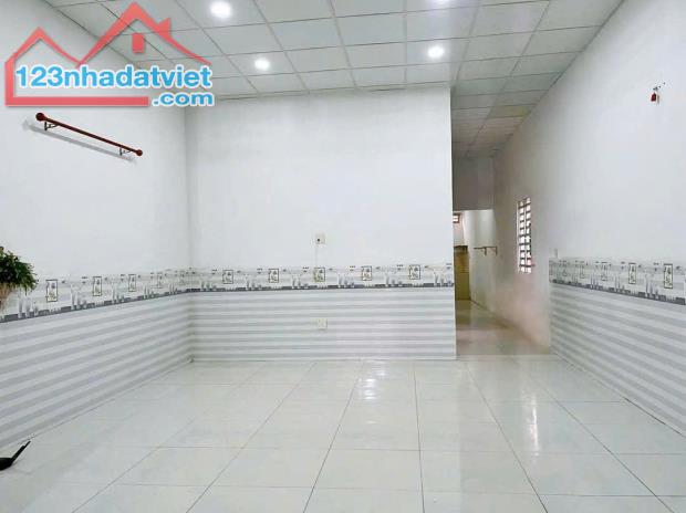 cho thuê nhà đường huỳnh phan hộ 125m2 2pn có sân rộng giá 3,5tr gần chợ - 1