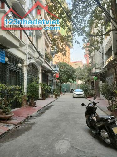 Bán nhà Phùng Chí Kiên, DT55m², 4 tầng - Phân lô Quân Đội - Ôtô -  Vỉa hè - Nhà Dân xây,