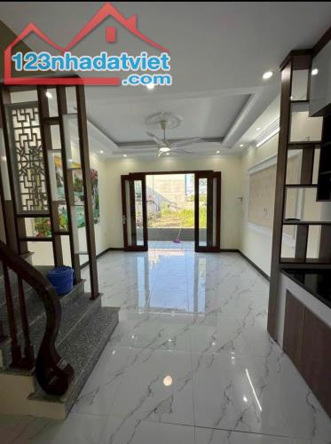 Bán nhà thị trấn Chúc Sơn, 500m ra trung tâm thị trấn, chợ chính. 2.8 tỷ, 4 tầng (33m2). - 2