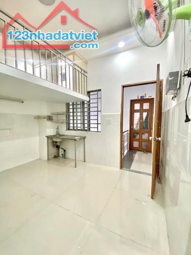 Cho thuê phòng trọ, gác lửng, thang máy -20m2 Quận Bình Tân