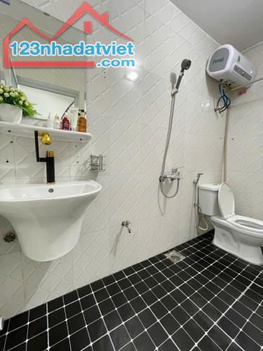 Bán nhà diện tích 36m 2 tầng ngõ 304 chợ Hàng - 3