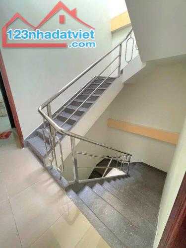 RẤT HIẾM! Nhà 4PN,3 TẦNG, 45m2 mà chỉ có 4 TỶ lẻ,cao tầng xung quanh - 4