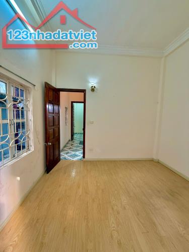 BÁN NHÀ ĐỊNH CÔNG - HOÀNG MAI, 43M², NGÕ NÔNG - GẦN PHỐ - LÝ TƯỞNG CHO GIA ĐÌNH AN CƯ LẬP - 3