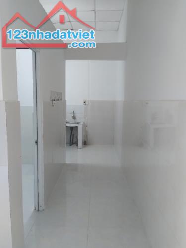 ♪ Nhà Kiệt Trần Cao Vân thông Nguyễn Tất Thành, 30m2, ngang 4m, vuông, C4, 1.37 tỷ