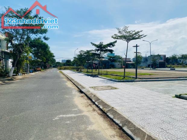 BÁN ĐẤT ĐƯỜNG PHẠM THẬN DUẬT 100M2 GIÁ 3.25 TỶ ĐỐI DIỆN CÔNG VIÊN