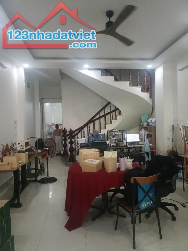 🏡Tt Phố Biển Đà Nẵng - Bán Nhà 4 Tầng Đường 7m5 Nguyễn Thông Sơn Trà . - 3