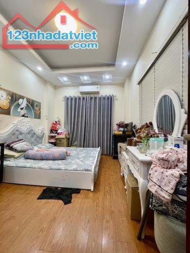 LÔ GÓC, Ô TÔ ĐỖ - NGÕ THÔNG, GẦN PHỐ - KINH DOANH, phố Ng Chính dt: 34m, mt:3m, 5tầng - 2