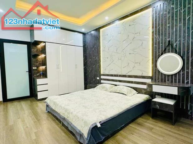 NHÀ 50M2 LÔ GÓC 3 THOÁNG - 9 TỶ ĐỐNG ĐA - KINH DOANH HÁI RA TIỀN - Ô TÔ TRÁNH