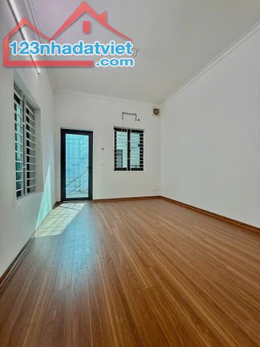 BÁN NHÀ ĐẸP LÊ DUẨN -ĐỐNG ĐA ,CHỈ 7,5 TỶ DT 40M 5TẦNG CÁCH ÔTÔ CHỈ 50M - 2