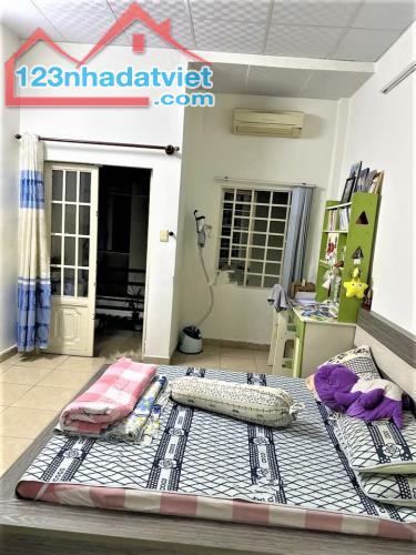 8 TR/TH - NGUYÊN CĂN NHÀ QUẬN 10 - GẦN MẶT TIỀN & SVĐ THỐNG NHẤT - DTSD 42M2 -TRỆT LẦU MỚI - 2