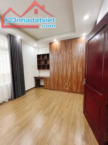 BÁN NHÀ PHẠM VĂN ĐỒNG LÔ GÓC 40M2 * 5 TẦNG. GIÁ 7.6 TỶ - 3