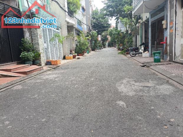 Cộng Hòa, Tân Bình, 40m2, 5 tầng, Hẻm 8m, 9.6 tỷ.