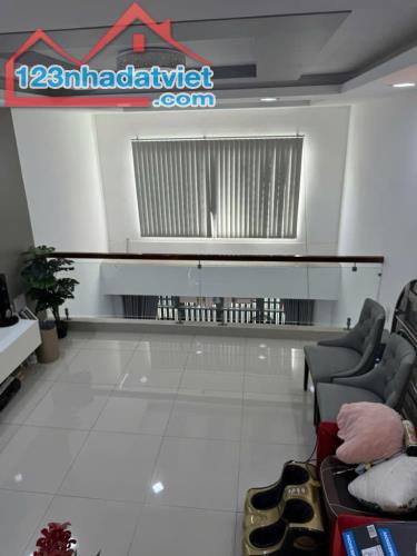 Nhà đẹp LÊ QUANG ĐỊNH, Bình Thạnh, giá 11 tỷ hơn - Xe hơi ngủ trong nhà - 5 TẦNG - P/lô - 4