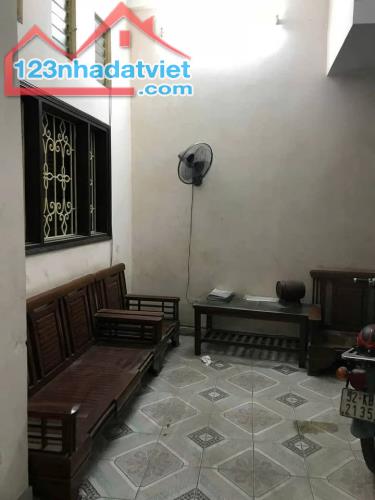 Cho thuê nhà ngõ phố Nguyễn Trãi Thanh Xuân 46m x 3 tầng, giá 9.5tr/tháng