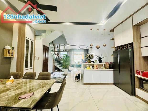 BÁN NHÀ SIÊU HOT - PHỐ ĐÔNG VILLAGE QUẬN 2,DTSD 360M2,GIÁ 16.5 TỶ nhà hoàn thiện full nội - 4