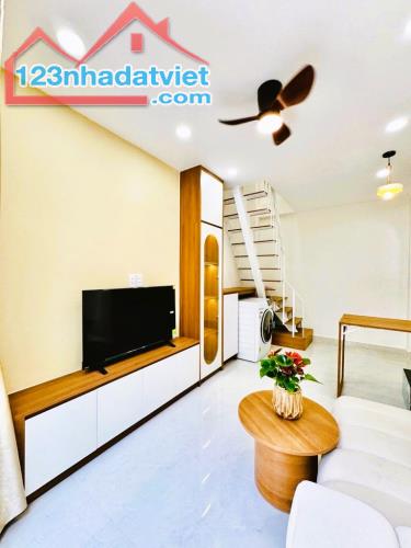 3x TỶ - SIÊU PHẨM 2 TẦNG FULL NỘI THẤT, DTSD 40 M2, ÔTÔ ĐẬU CỬA, NGAY VINCOM PHAN VĂN TRỊ. - 3