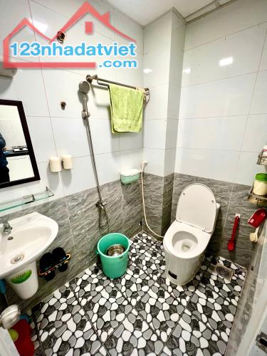 Bán nhà 1/ Nguyễn Ảnh Thủ Trung Chánh Hóc Môn 2,3 tỷ/32m2 sổ hồng 100% 1 lầu - 2