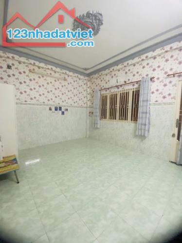 Nhà 3 tầng, Dương Đình Hội, Phước Long B, 80m2, ngang 5m, hẻm xe hơi, 5.x tỷ - 4