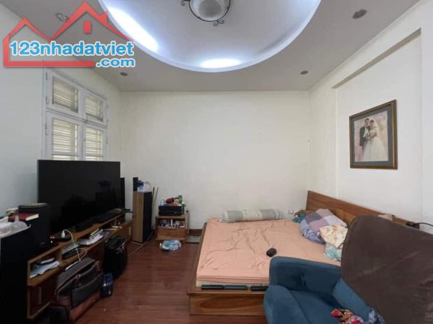 BÁN NHÀ PHỐ THÁI HÀ, BA BƯỚC RA PHỐ, TIỆN ÍCH ĐỈNH, 48M2, 3 TẦNG, 4 NGỦ, GIÁ 9.8 TỶ.