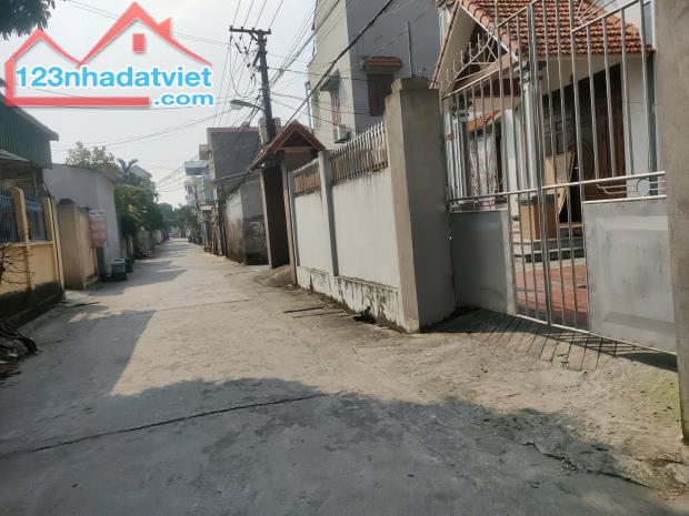 Cần bán lô đất LẠC HỒNG VĂN LÂM, Sát Vành Đai 4, cách QL5A chỉ 300m: 0828218468