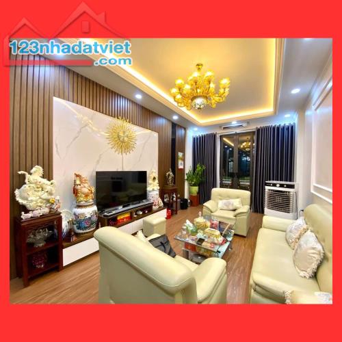 Bán nhà Nguyễn Sơn - Ô tô vào nhà - 74m2*5T*4m, thang máy - 1,5km tới Mipec