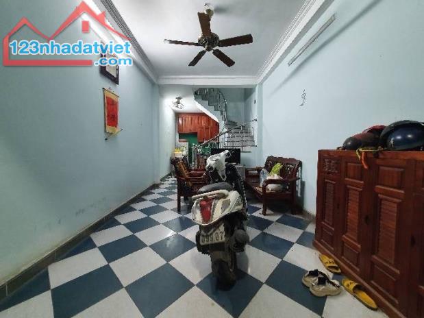 Bán Nhà Hoàng Mai 32m² – Sổ Đẹp, Nhà Long Lanh, Ngõ Oto Tránh, 3.7 Tỷ!