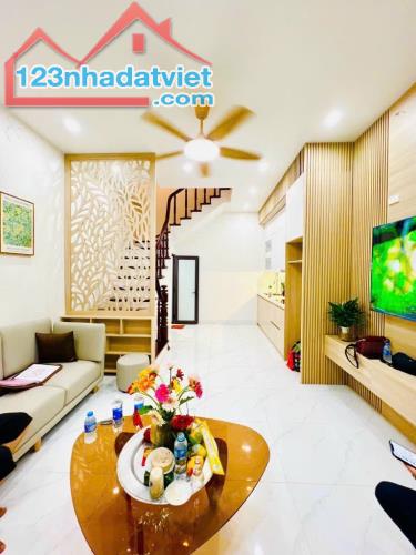 Cổ Linh nhà đẹp,đầy đủ nội thất, ngõ ô tô 40m2 11,5 tỷ