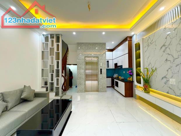 Bán Nhà Hoàng Mai 30m 6T MT4.8m 7.2 tỷ Thang Máy Thoáng Hiếm