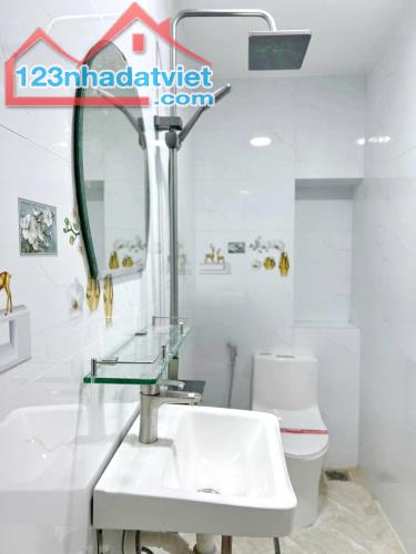 Bán nhà mới 2 lầu hẻm 184 Âu Dương Lân Phường 3 Quận 8 - 3