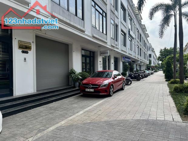 Cho thuê shophouse Vinhome Hàm Nghi. DT 95m x 5 tầng, mt 6m. Giá 50tr.