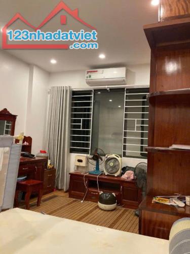 NHỎ NHẮN 30m2, 140tr/ m2, Đường Bát Khối, Long Biên, Ô tô đỗ cửa.