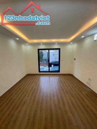 Bán Nhà Ngõ 48 Đàm Quang Trung, Cổ Linh, Long Biên, 30m2, MT4m, Phân Lô, Ô Tô, Nhỉnh 5 Tỷ - 3