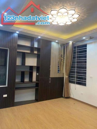 Nhà Trần Thái Tông 50m² - Giá chỉ 10.9 Tỷ - Mặt Tiền Siêu Khủng