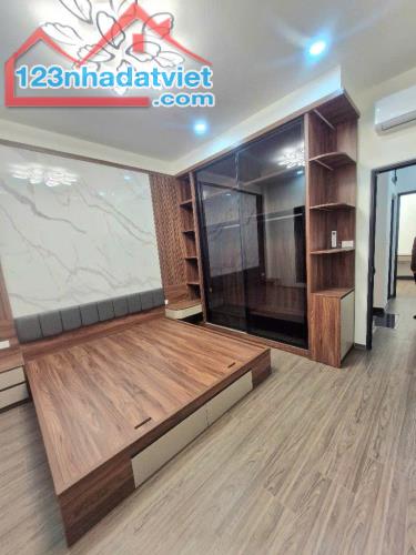 HIẾM NHÀ KHU GIẢI PHÒNG, Ở LUÔN, NGÕ THÔNG, 2 THOÁNG DÂN XÂY 40M2 GIÁ CHỈ 8.3 TỶ - 3