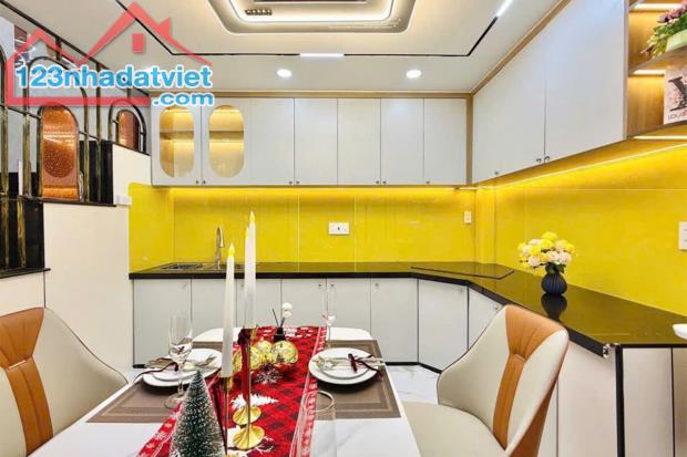 Bán nhà Nguyễn Văn Khối Phường 9, Xe hơi, 4 Tầng 38.5 m² 4 phòng ngủ - Giá 5.85 tỷ TL - 4